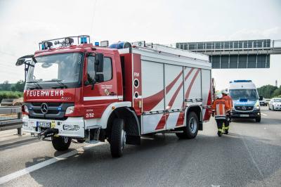 Wendlingen/A8: Sattelzug faehrt auf anderen LKW auf und sorgt fuer Stau
